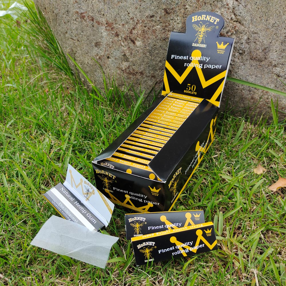 HORNET | Black  Single Wide Size Rolling Paper_0