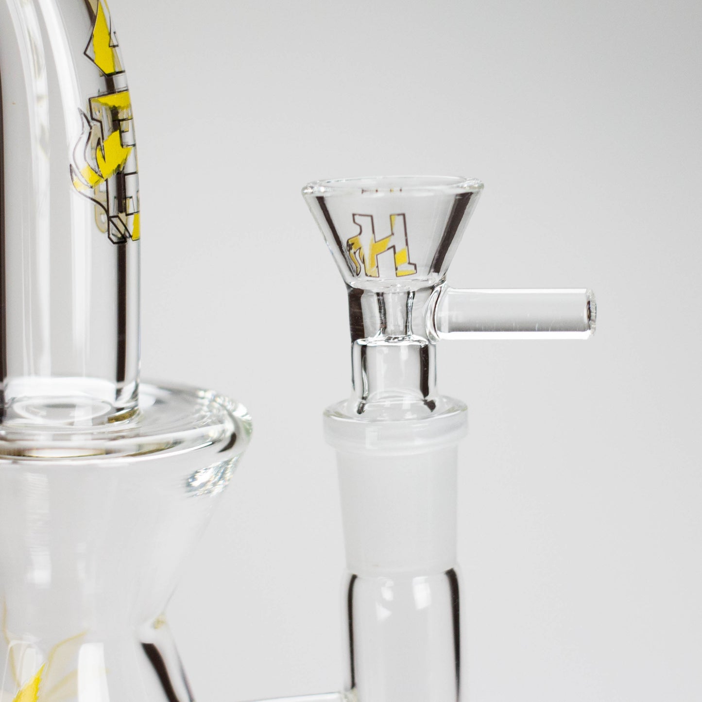 Haze | 8.5″ Weed Leaf Bent Neck Glass Bong – Jade Yellow (Mini-E)