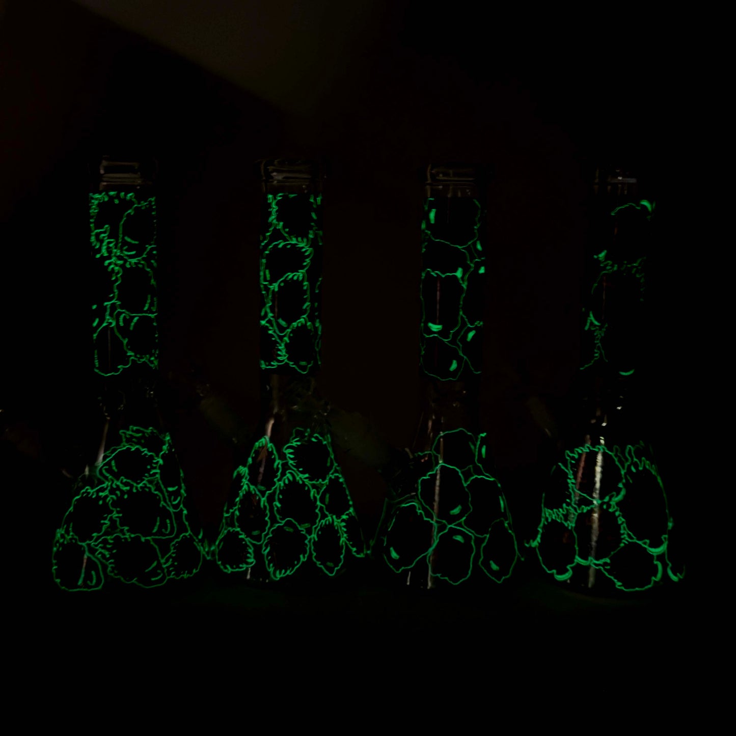 10" Furious Skull  Design Glass Beaker Bong-Glow in the dark