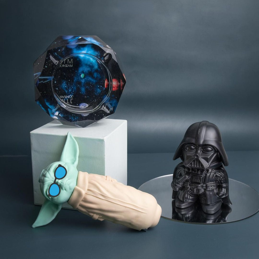Star wars themed pipe and ashtray